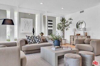 802 N Crescent Dr in Beverly Hills, CA - Building Photo - Building Photo