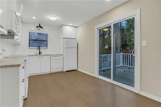 1000 Mathews Ct in Smyrna, GA - Building Photo - Building Photo