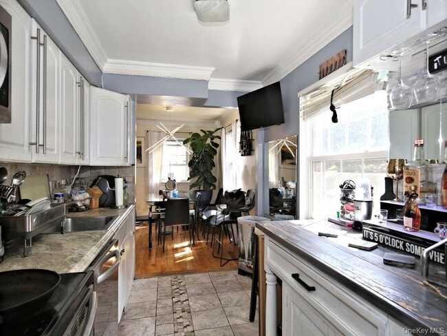403 Woodland Hills Rd in White Plains, NY - Building Photo - Building Photo
