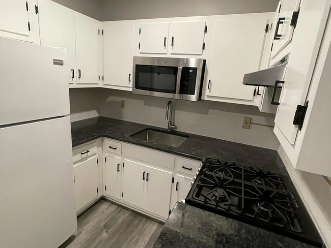 106 Fairview Ave, Unit #C