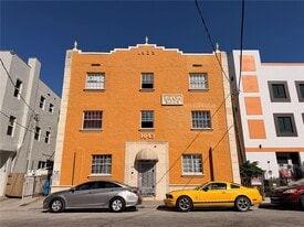 1043 NW 2nd St in Miami, FL - Building Photo
