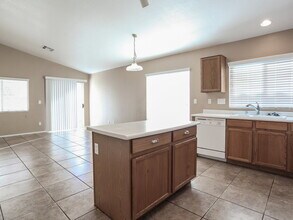 5516 Cloudy Glen St in North Las Vegas, NV - Foto de edificio - Building Photo