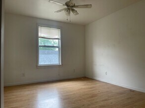 321 E College St in Carbondale, IL - Building Photo - Building Photo