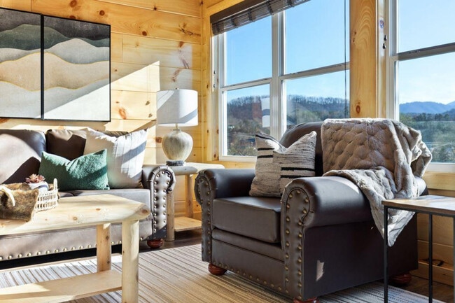 3936 Valley View Dr in Pigeon Forge, TN - Foto de edificio - Building Photo