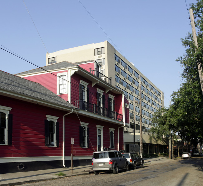 Christopher Inn in New Orleans, LA - Foto de edificio - Building Photo