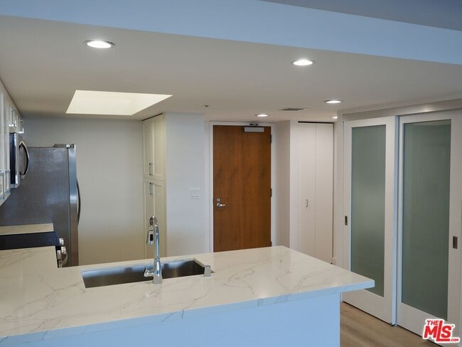 property at 13700 Marina Pointe Dr