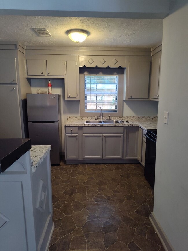 624 Avalon Rd in Jackson, MS - Building Photo - Building Photo