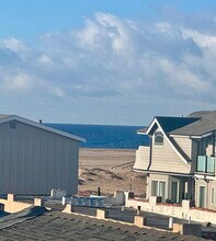 206 E Balboa Blvd in Newport Beach, CA - Foto de edificio - Building Photo