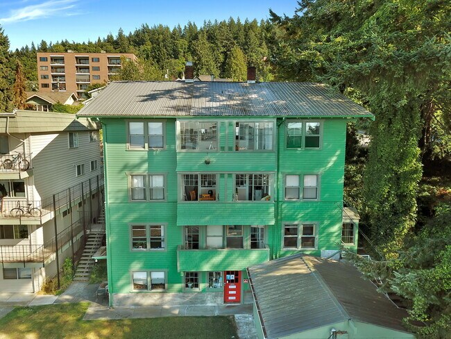 Forest Hill Apartments in Bellingham, WA - Building Photo - Building Photo