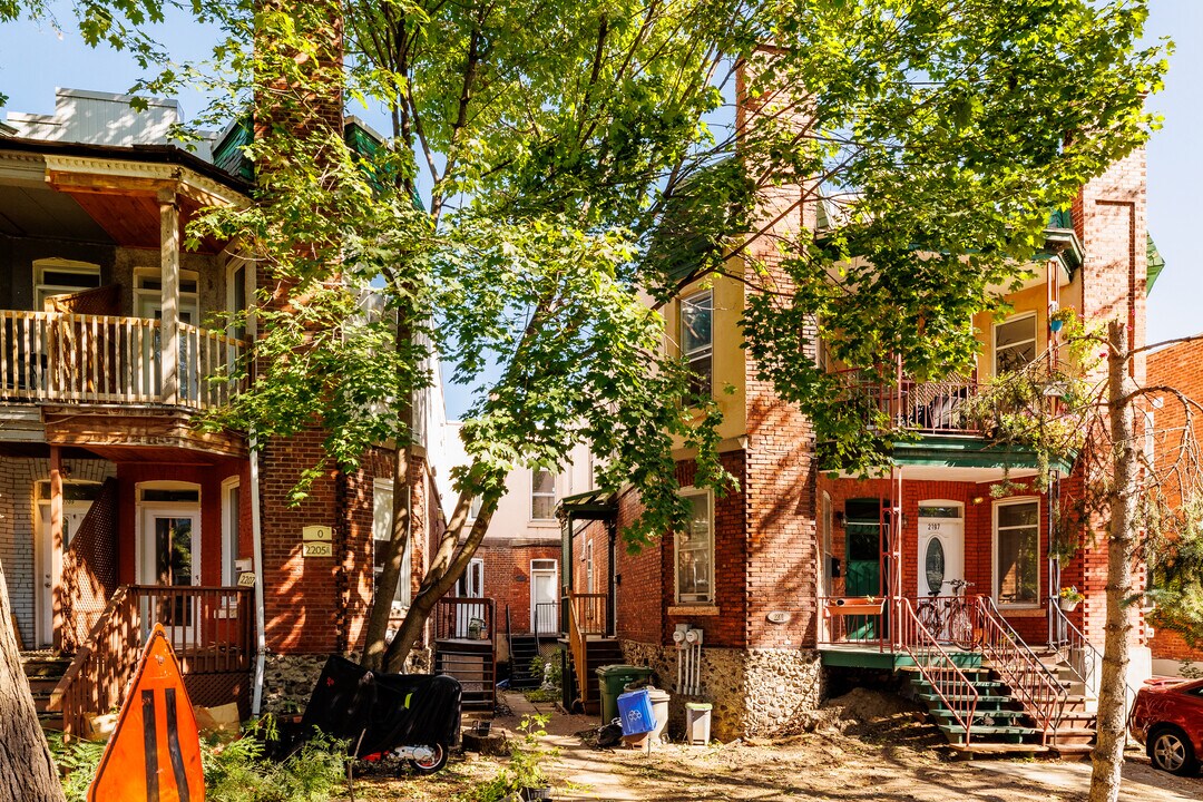 2201 Harvard Av in Montréal, QC - Building Photo