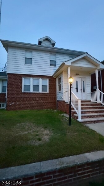 556 Willow Ave in Lyndhurst, NJ - Foto de edificio