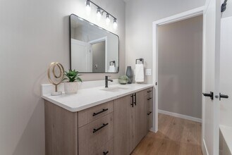 517 Oxford Ave in Harrisburg, SD - Building Photo - Building Photo