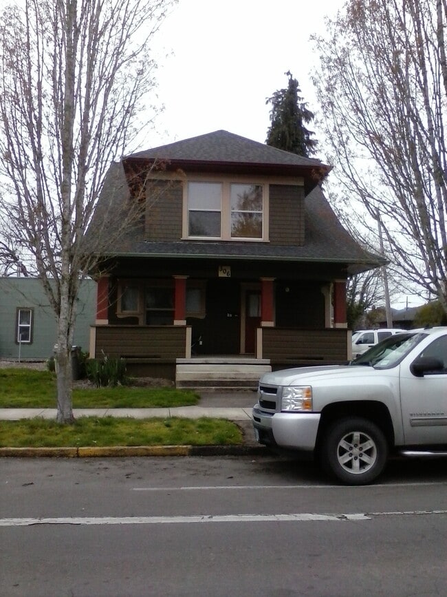 306 NW 10th St in Corvallis, OR - Foto de edificio - Building Photo