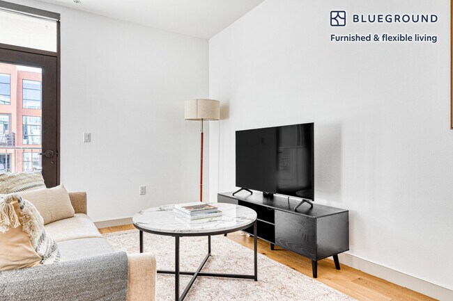 6200 Hollywood Blvd-Unit -FL5-ID687 in Los Angeles, CA - Building Photo - Building Photo