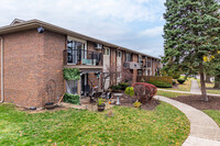 Lisle Place Condominiums in Lisle, IL - Foto de edificio - Building Photo