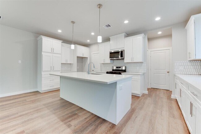 6615 Ezzard Charles Ln in Houston, TX - Building Photo - Building Photo