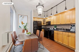 314 W 94th St in New York, NY - Building Photo - Building Photo