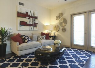 9334 Hufsmith Rd in Tomball, TX - Foto de edificio - Building Photo