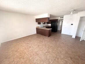 6979 Issac Ave in Las Vegas, NV - Building Photo - Building Photo