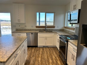 240 Cayuse Ln in Kalispell, MT - Building Photo - Building Photo