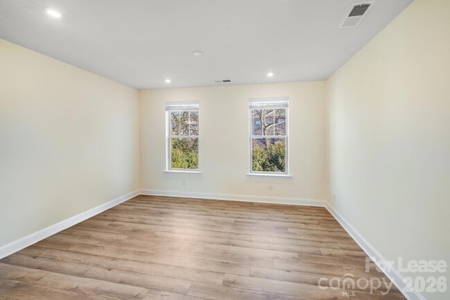 334 Simeon Dr, Unit 1104 in Charlotte, NC - Foto de edificio - Building Photo