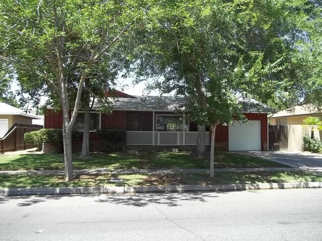 1612 W Griffith Way