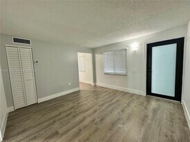 529 SW 4th St in Miami, FL - Building Photo