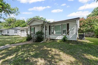 304 Myers Ave in Cleburne, TX - Building Photo - Building Photo