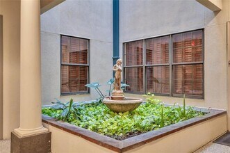 760 Magazine St, Unit 304 in New Orleans, LA - Building Photo - Building Photo