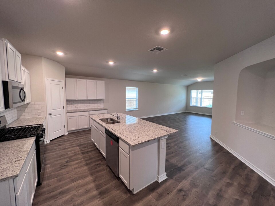 13607 Boothe Grv in San Antonio, TX - Building Photo