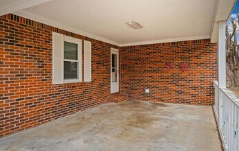 2835 Deck Mountain Rd in Cookeville, TN - Foto de edificio - Building Photo