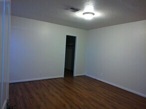 3905 Landsdown Pl in Las Vegas, NV - Building Photo - Building Photo