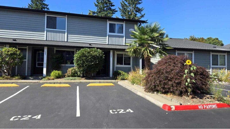 21521 4th Ave W in Bothell, WA - Building Photo
