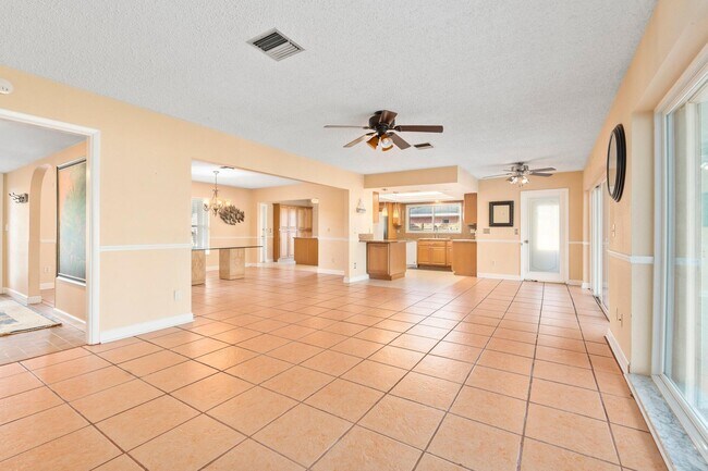 184 NE Caprona Ave in Port St. Lucie, FL - Building Photo - Building Photo