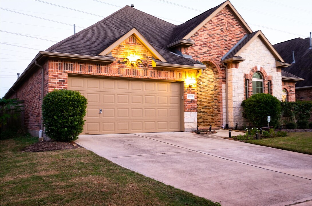 5519 Caper Shores Ln in Sugar Land, TX - Building Photo