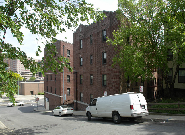 82 Bank St in White Plains, NY - Foto de edificio - Building Photo