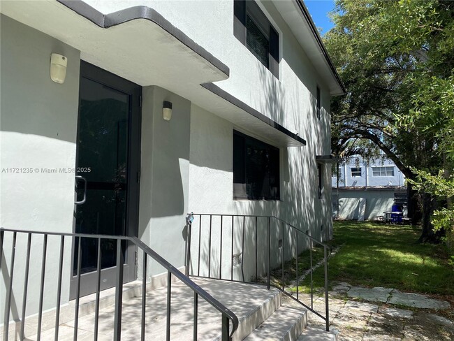 931 NW 1st St in Miami, FL - Foto de edificio - Building Photo