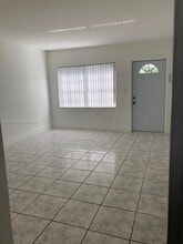 1385 NE 129th St in North Miami, FL - Building Photo - Building Photo