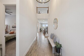 6908 Empresa Dr in Austin, TX - Foto de edificio - Building Photo