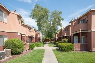 Mesa Verde Apartments in North Highlands, CA - Building Photo - Building Photo