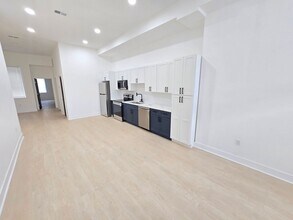 1012 W Lanvale St in Baltimore, MD - Foto de edificio - Building Photo