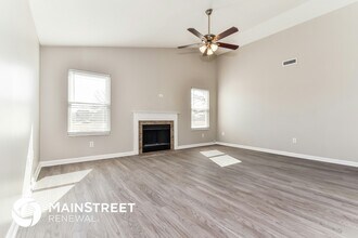 6415 Hollingsworth Dr in Indianapolis, IN - Foto de edificio - Building Photo