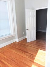 18 Chelsea St, Unit 2 in Boston, MA - Foto de edificio - Building Photo