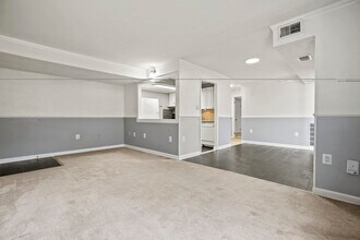 5105 Crossfield Ct, Unit 319 in North Bethesda, MD - Building Photo - Building Photo