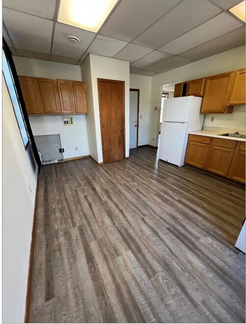 218 E Main St, Unit Upper in Chilton, WI - Building Photo - Building Photo