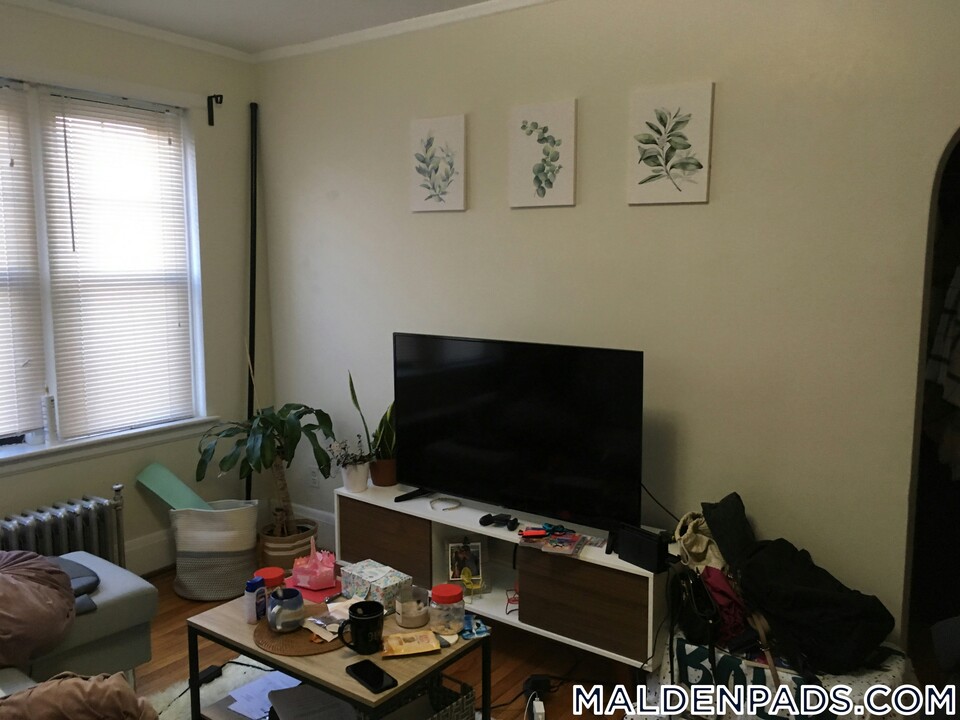 349 Pleasant St in Malden, MA - Building Photo