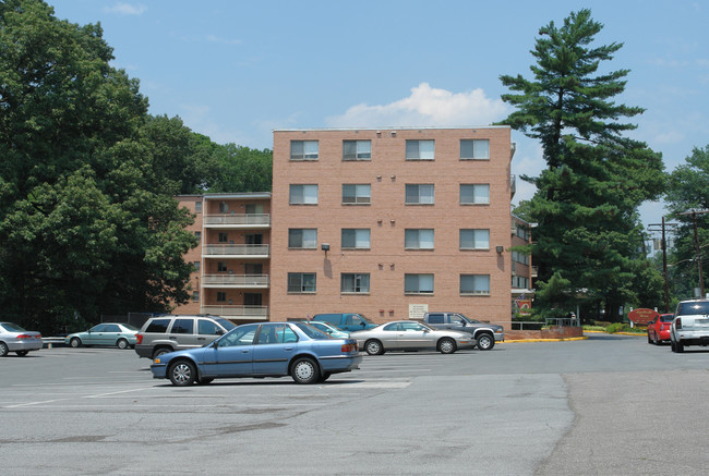 Hyattsville House Apartments in Hyattsville, MD - Foto de edificio - Building Photo