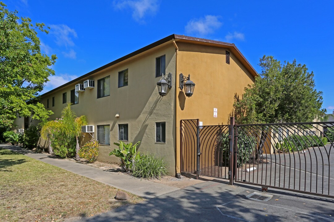 Capital Courtyard in Sacramento, CA - Building Photo