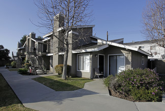 369 W Bay St in Costa Mesa, CA - Foto de edificio - Building Photo