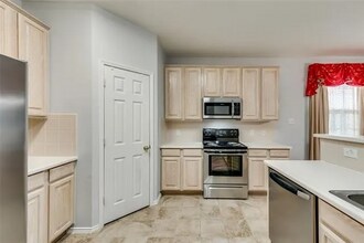 817 Dunkirk Ln in Arlington, TX - Building Photo - Building Photo